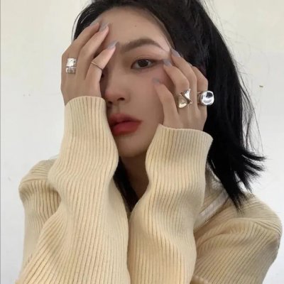 交换游戏 楼梯合影：每个人身边站着的都不是最初要守护的人